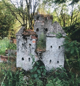 Paleček Castle (Fuchsburg), Miniature Castle outside the Ground of a former Mine/Prisoner Camp near Jáchymov, CZ