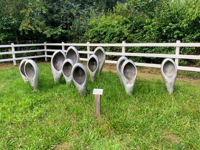 Marion Gülzow - Abhanden gekommen 1991, Angekommen 2009 – Park für unerwünschte Skulpturen, Tewel, Germany