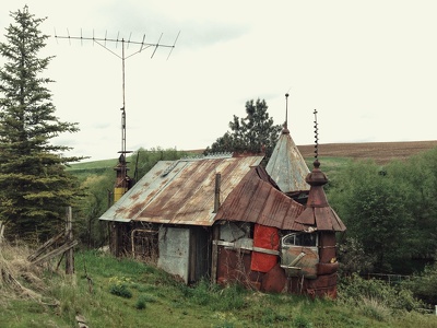 Victor & Bobbie Moore, Junk Castle